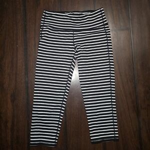 Athleta Chaturanga Capri Black White Stripe Pant Crop Legging Sz Medium